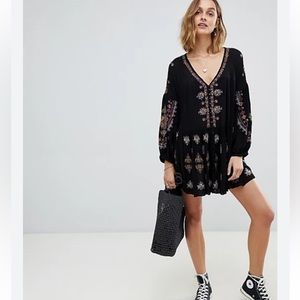 Free People Arianna black embroidered long sleeve blouse tunic v-neck size large